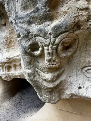 particolare esterno grotte gialle particolare esterno grotte gialle