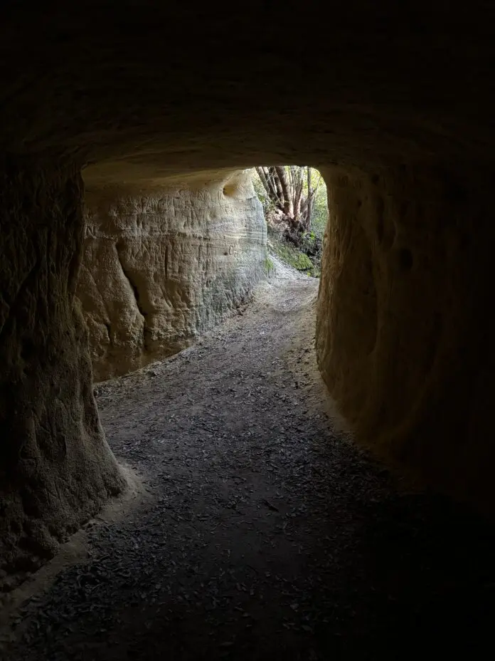 Ingresso grotte gialle Ingresso grotte gialle